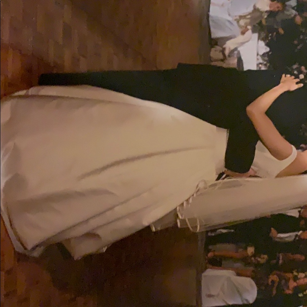 Maria Jung or Vera Wang wedding Dress Size 4